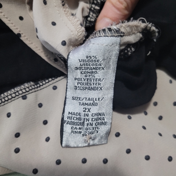 Contrast Collar and Hem blouse - Picture 2 of 7